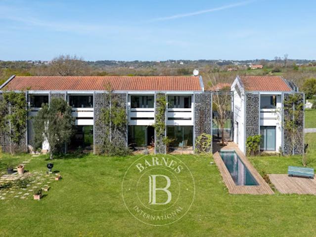 Vente Maison 8 pièces 240 m2 Arbonne