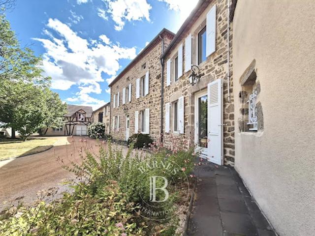 Vente Maison 8 pièces 240 m2 Riom