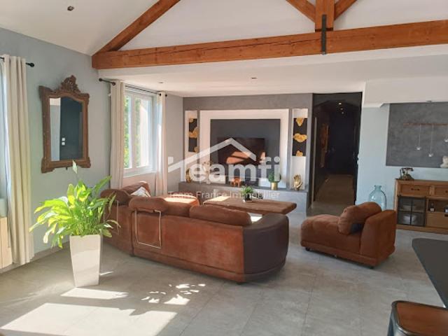 Vente Maison 8 pièces 240 m2 Saint Just en Chevalet