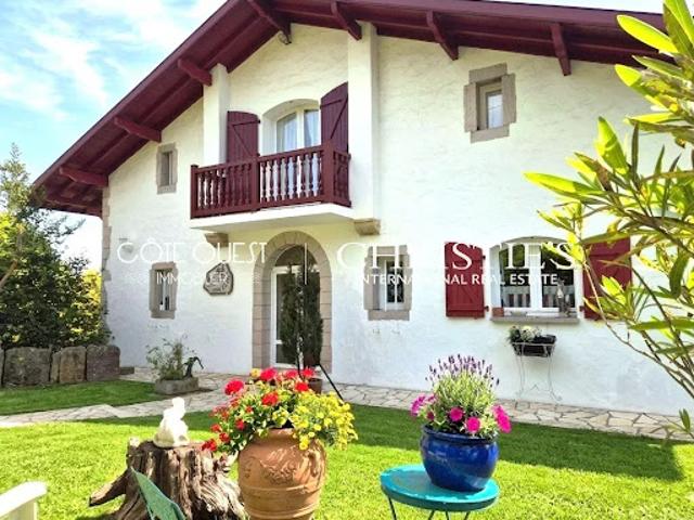 Vente Maison 8 pièces 240 m2 Ustaritz