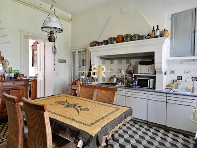 Vente Maison 8 pièces 243 m2 Uchaud