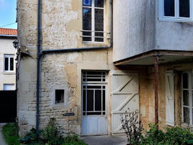 Vente Maison 8 pièces 255 m2 Beauvoir sur Niort