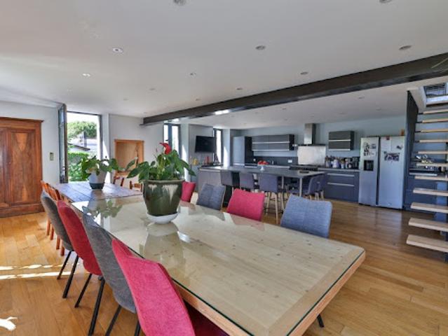 Vente Maison 8 pièces 256 m2 Reignac
