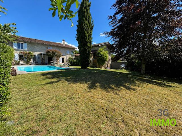 Vente Maison 8 pièces 257 m2 Tossiat