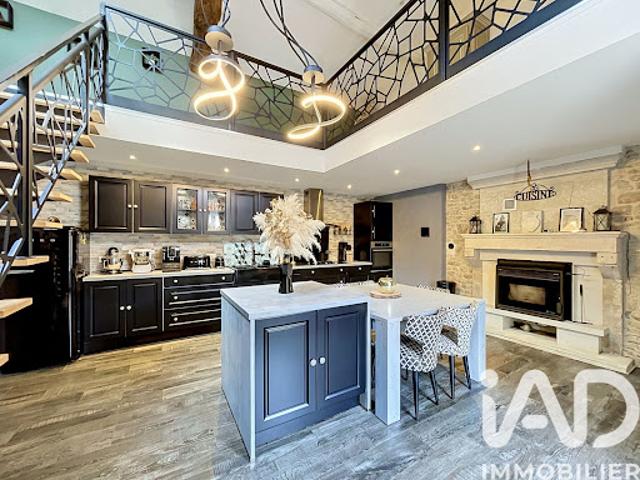 Vente Maison 8 pièces 259 m2 Saint Hilaire des Loges