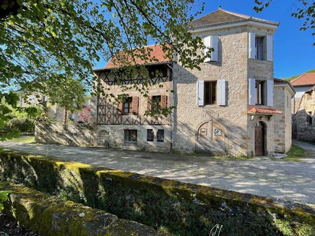 Vente Maison 8 pièces 250 m2 Figeac