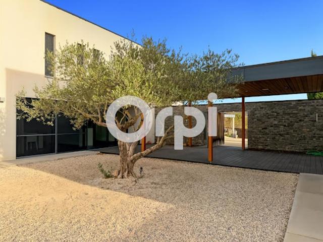 Vente Maison 8 pièces 250 m2 Ruoms