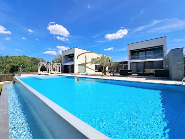 Vente Maison 8 pièces 250 m2 Ruoms