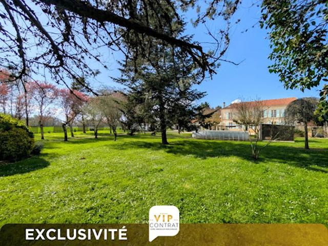 Vente Maison 8 pièces 253 m2 Mosnac