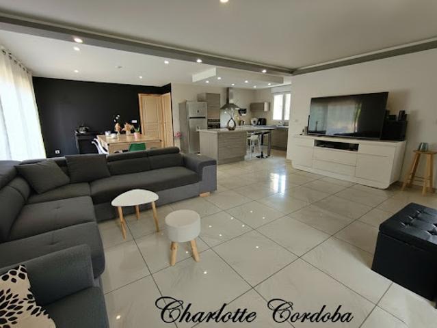 Vente Maison 8 pièces 253 m2 Feugarolles