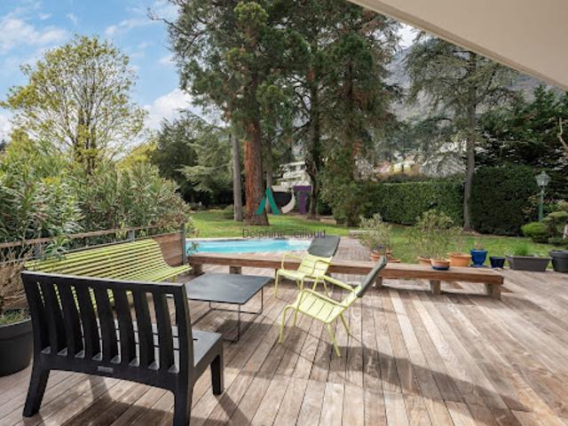 Vente Maison 8 pièces 253.01 m2 Corenc