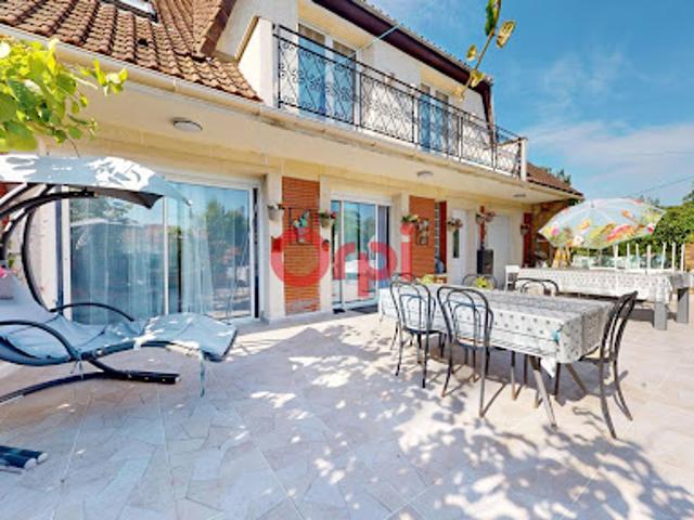Vente Maison 8 pièces 265.15 m2 Montfermeil