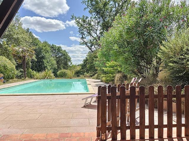 Vente Maison 8 pièces 267 m2 Laguian Mazous