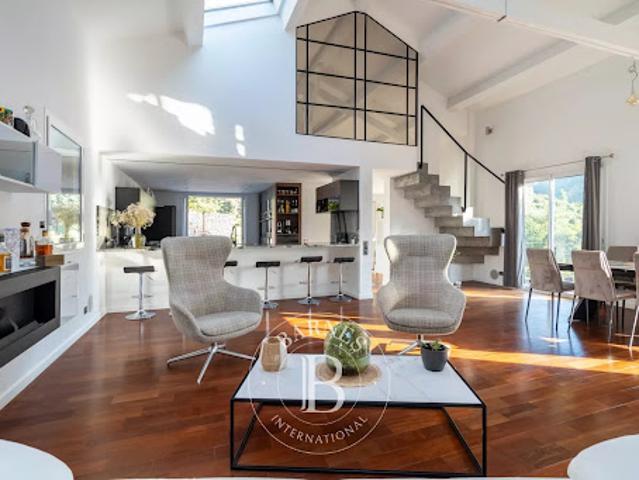 Vente Maison 8 pièces 260 m2 Marseille 9ème
