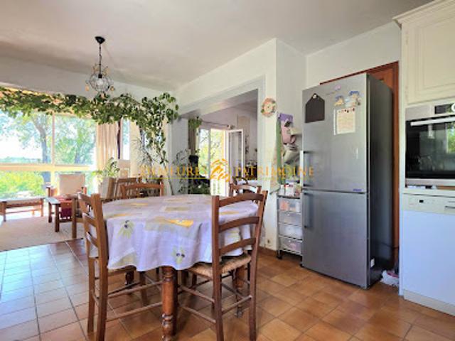 Vente Maison 8 pièces 260 m2 Ruelle sur Touvre