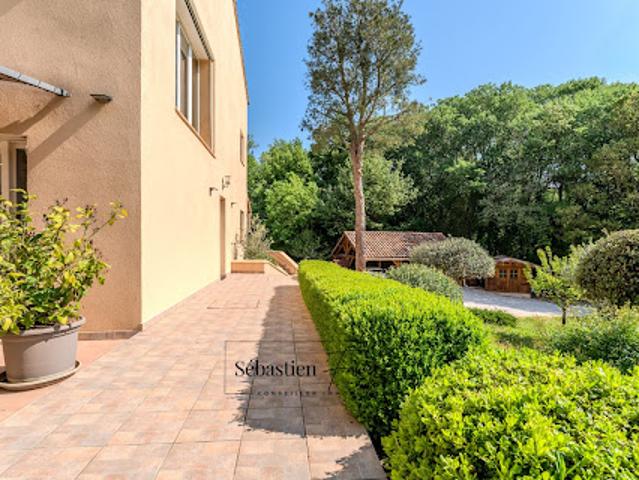Vente Maison 8 pièces 262 m2 Rousset