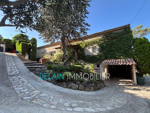 Vente Maison 8 pièces 275.42 m2 Aspremont