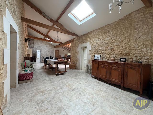 Vente Maison 8 pièces 279 m2 Mazerolles