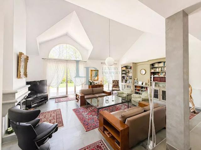 Vente Maison 8 pièces 270 m2 Ozoir la ferriere