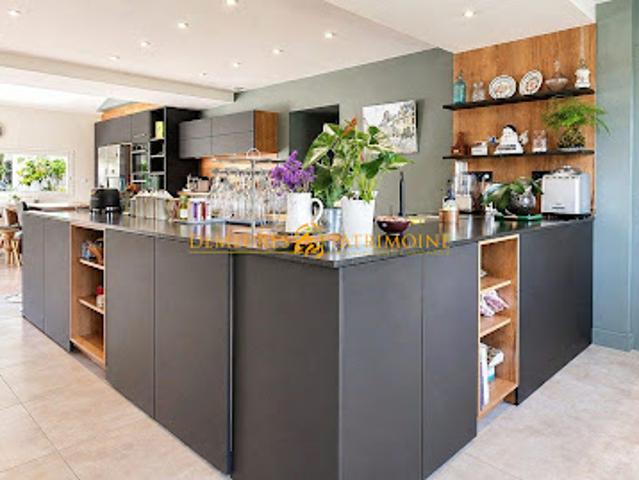 Vente Maison 8 pièces 270 m2 Angouleme