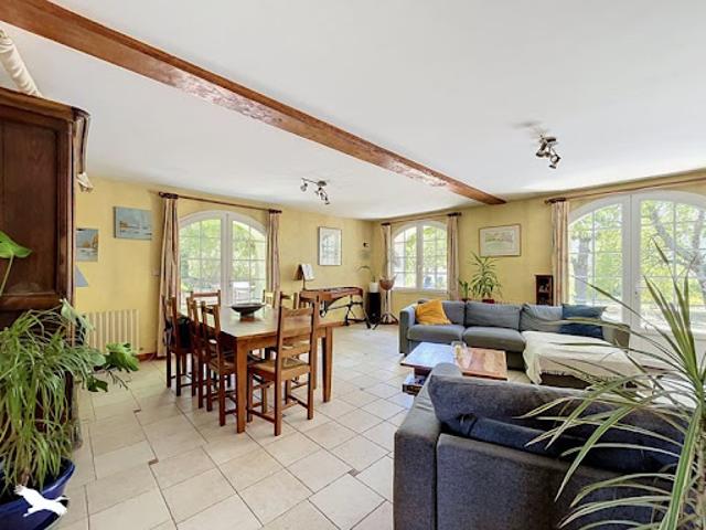 Vente Maison 8 pièces 270 m2 Châteaubernard