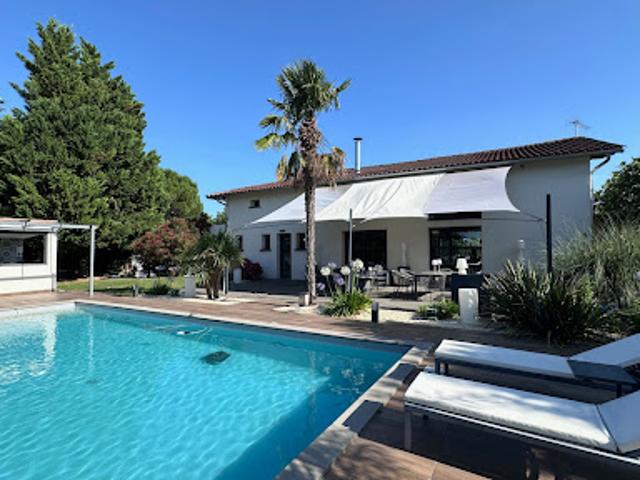 Vente Maison 8 pièces 270 m2 Le Castéra