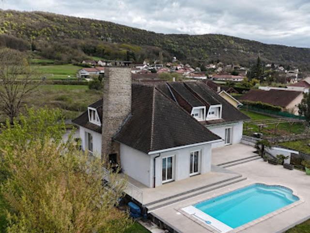 Vente Maison 8 pièces 270 m2 Leyrieu