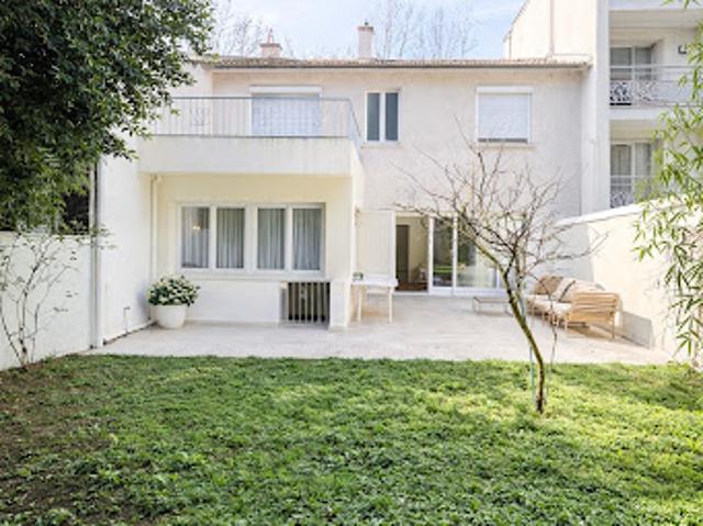 Vente Maison 8 pièces 284 m2 Les Lilas