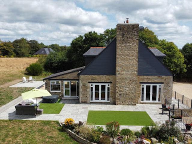 Vente Maison 8 pièces 284 m2 Plusquellec