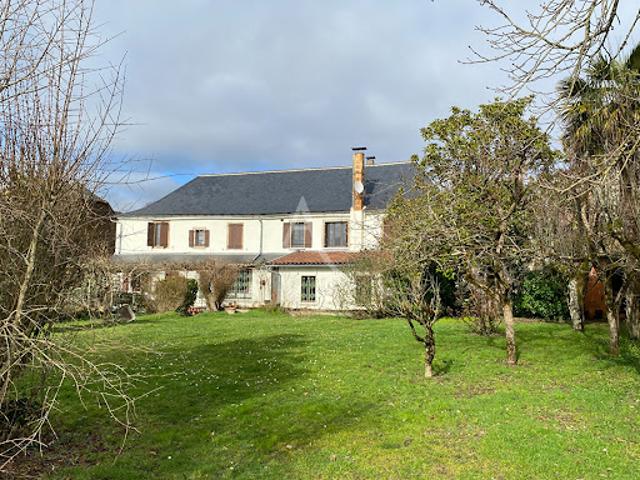 Vente Maison 8 pièces 284.04 m2 Montirat