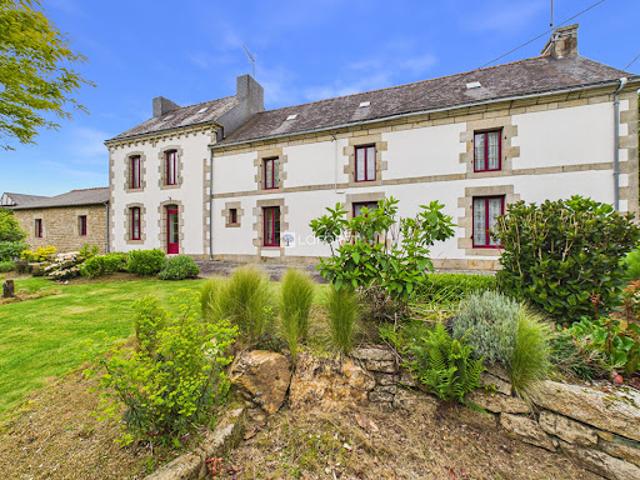 Vente Maison 8 pièces 280 m2 Guiscriff