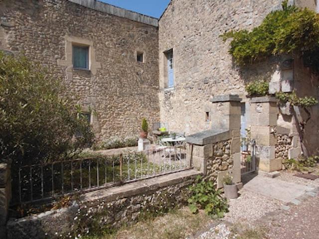 Vente Maison 8 pièces 280 m2 Saint Quentin de Baron