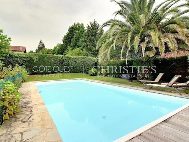Vente Maison 8 pièces 305 m2 Ascain