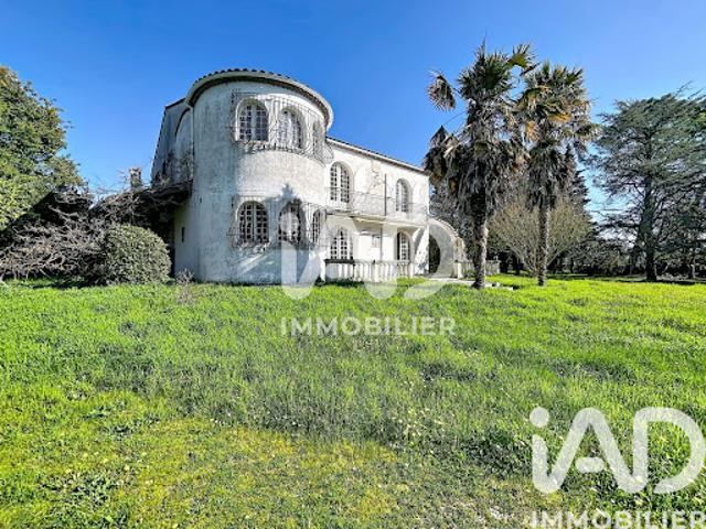 Vente Maison 8 pièces 305 m2 Vertheuil