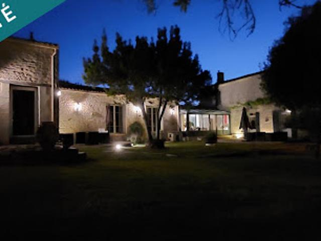 Vente Maison 8 pièces 300 m2 Moutiers les Mauxfaits
