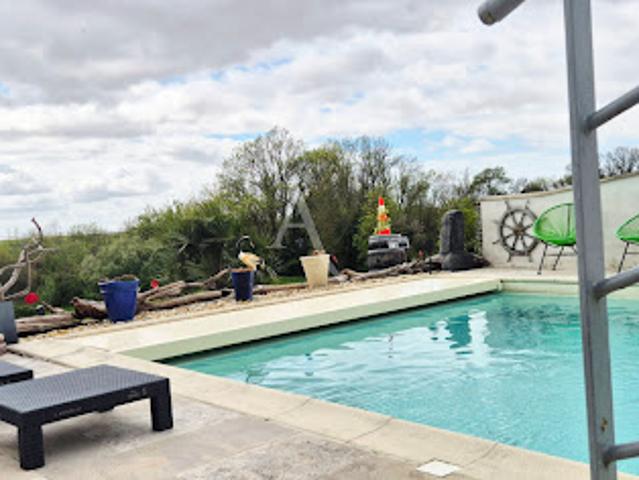 Vente Maison 8 pièces 300 m2 Mortagne sur Gironde