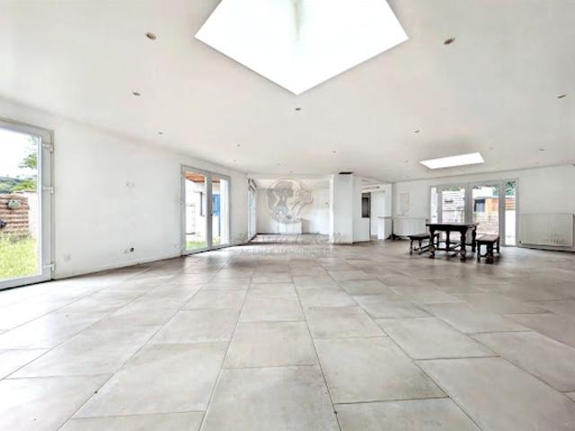 Vente Maison 8 pièces 300 m2 Saint Genis Laval
