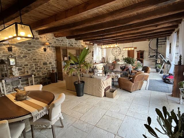 Vente Maison 8 pièces 316 m2 Argences en Aubrac