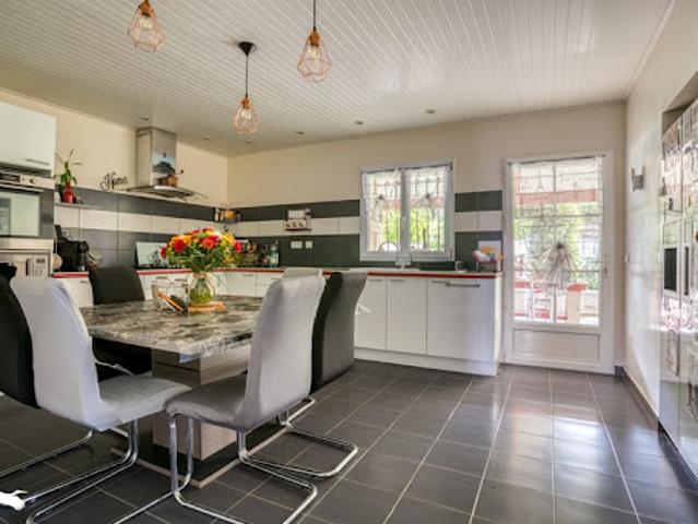 Vente Maison 8 pièces 310 m2 Sainte Bazeille