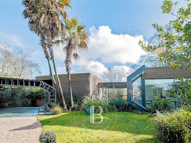 Vente Maison 8 pièces 320 m2 Merignac