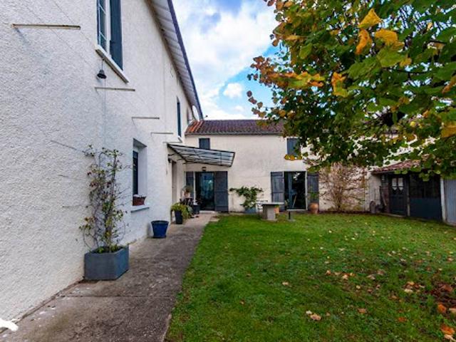 Vente Maison 8 pièces 322 m2 Agonac