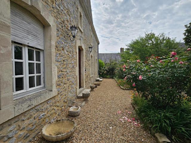 Vente Maison 8 pièces 330 m2 Fresnay sur Sarthe