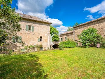 Vente Maison 8 pièces 333 m2 Vinezac