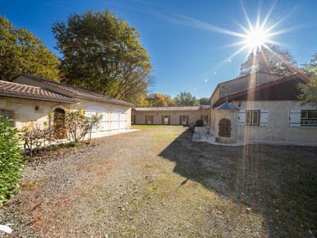 Vente Maison 8 pièces 350 m2 Saint Christoly de Blaye