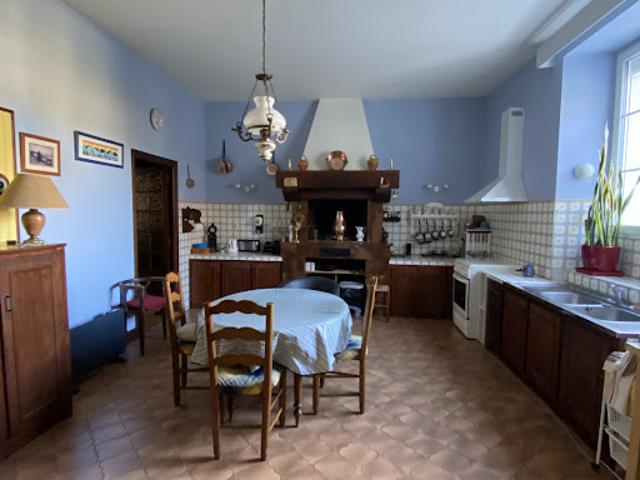 Vente Maison 8 pièces 370 m2 Blanzac Porcheresse