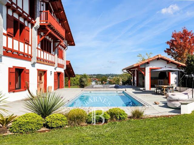 Vente Maison 8 pièces 390 m2 Larressore