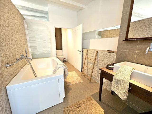 Vente Maison 8 pièces 400 m2 Montcuq