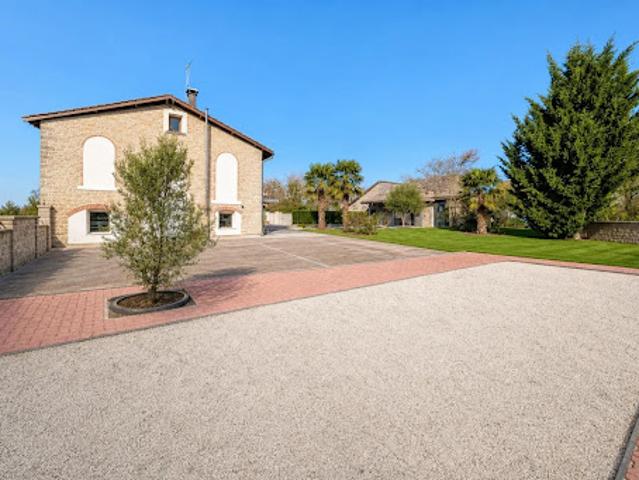 Vente Maison 8 pièces 413 m2 Uchizy