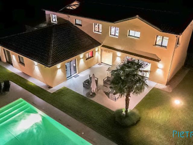 Vente Maison 8 pièces 420 m2 Ecully