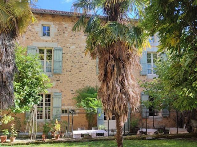 Vente Maison 8 pièces 553 m2 Nontron